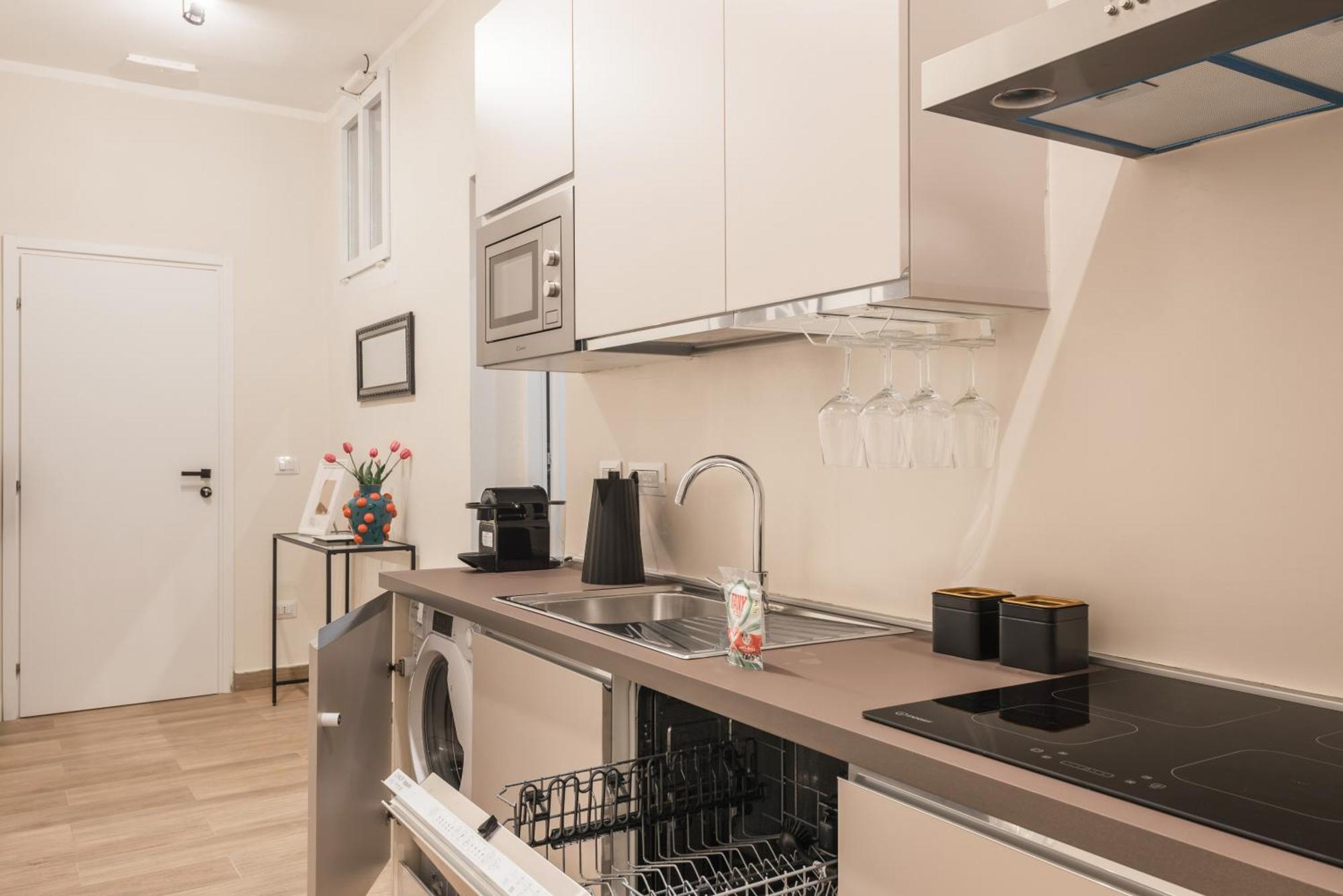 C3 Top Class Apartment, 2 Camere Da Letto, 2 Bagni, Giardino Distante 15 Minuti A Piedi Da Fontana Di Trevi ローマ エクステリア 写真